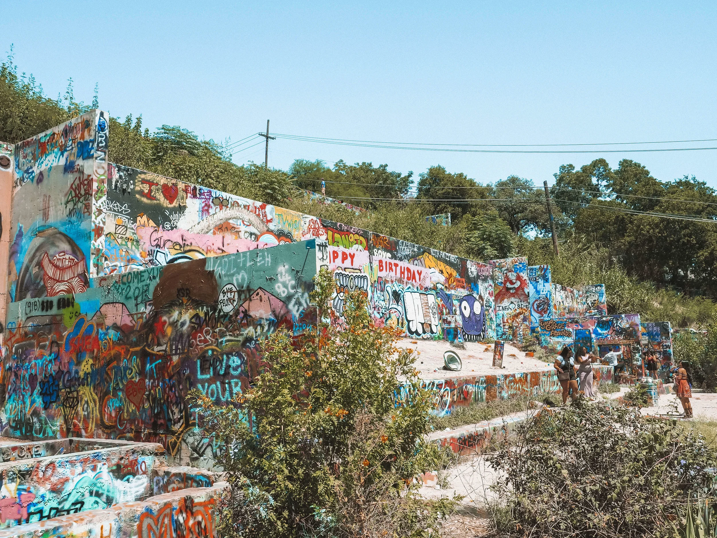 There’s a reason why people want to “Keep Austin Weird”. The city of Austin, Texas is an eclectic mix of art, food, culture and fun. Plus there are so many outdoor activities right within the city limits! Plan your trip with the 6 things you cannot miss in Austin! #austin #texas #travel #cityguide