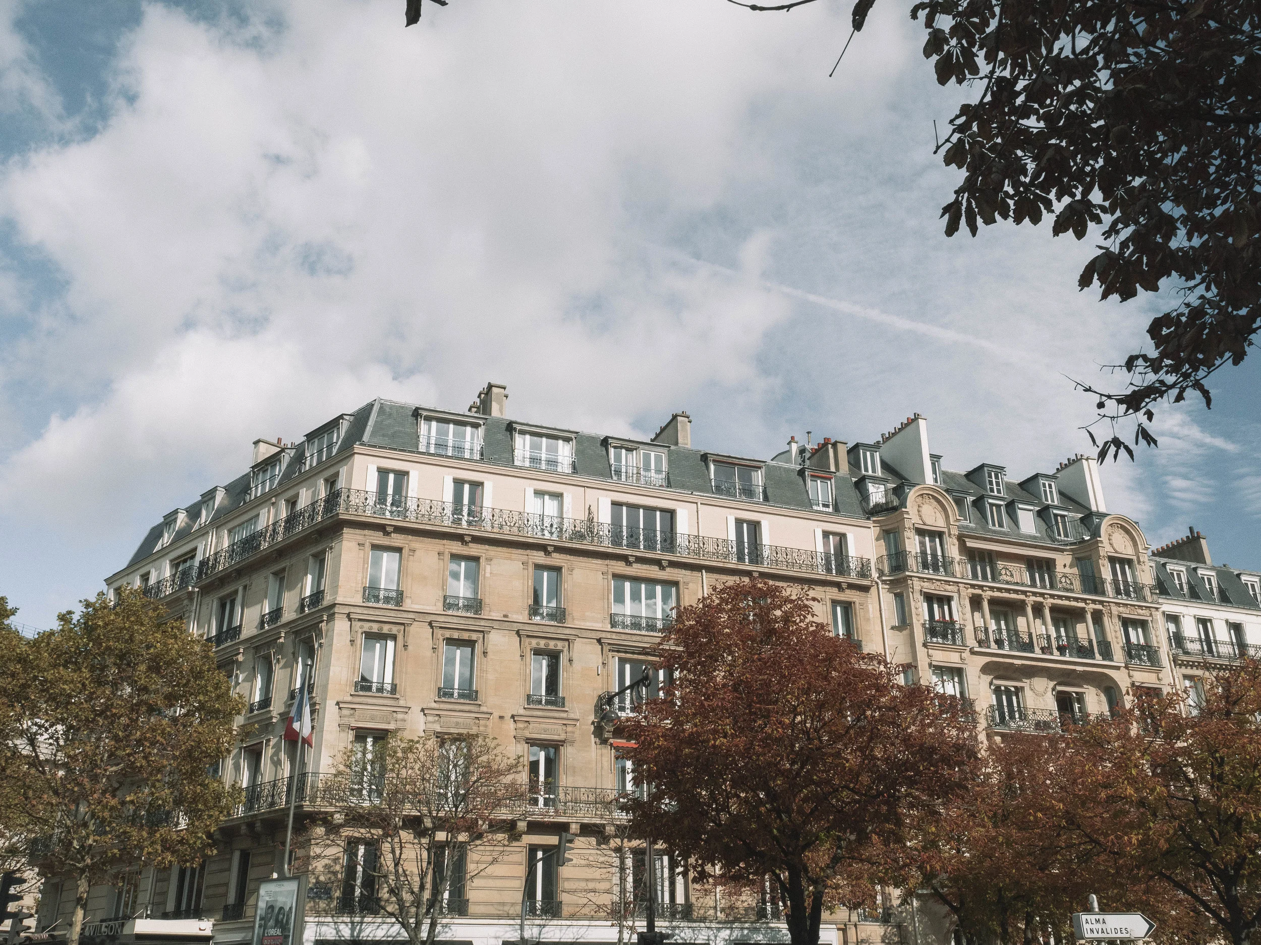 Paris is a stunning city filled with beautiful landmarks, architecture and history. Even if you only have one day in this beautiful destination, you can walk to many of the amazing sites. Grab your comfy shoes and read ahead for the ultimate one day walking itinerary of Paris including the Eiffel Tower, the Louve and Notre Dame. #paris #france #travelitinerary