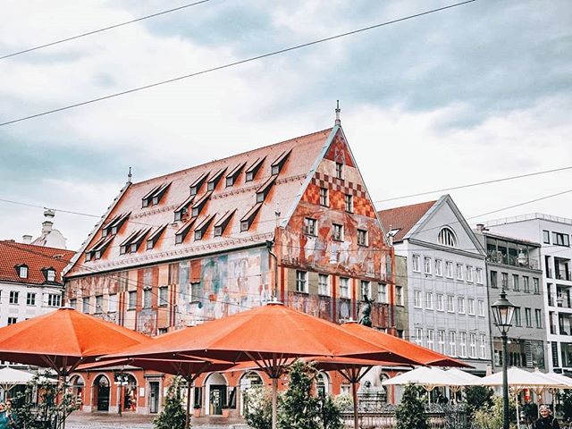 Can we all just take a moment to appreciate this crazy-colored building in the middle of downtown Augsburg, Germany? I love it! If any one knows what this is used for, can you let me know? Because I could not figure it out haha. .
Where have you seen