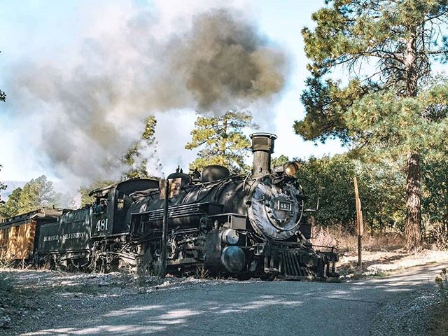 The most popular thing in Durango, Colorado is the Durango Silverton Narrow Gauge Railroad. As an old mining steam engine from the 1800s, you can ride it along the cliffs of the San Juan Mountains.
.
While staying in @durangolikealocal which was our 