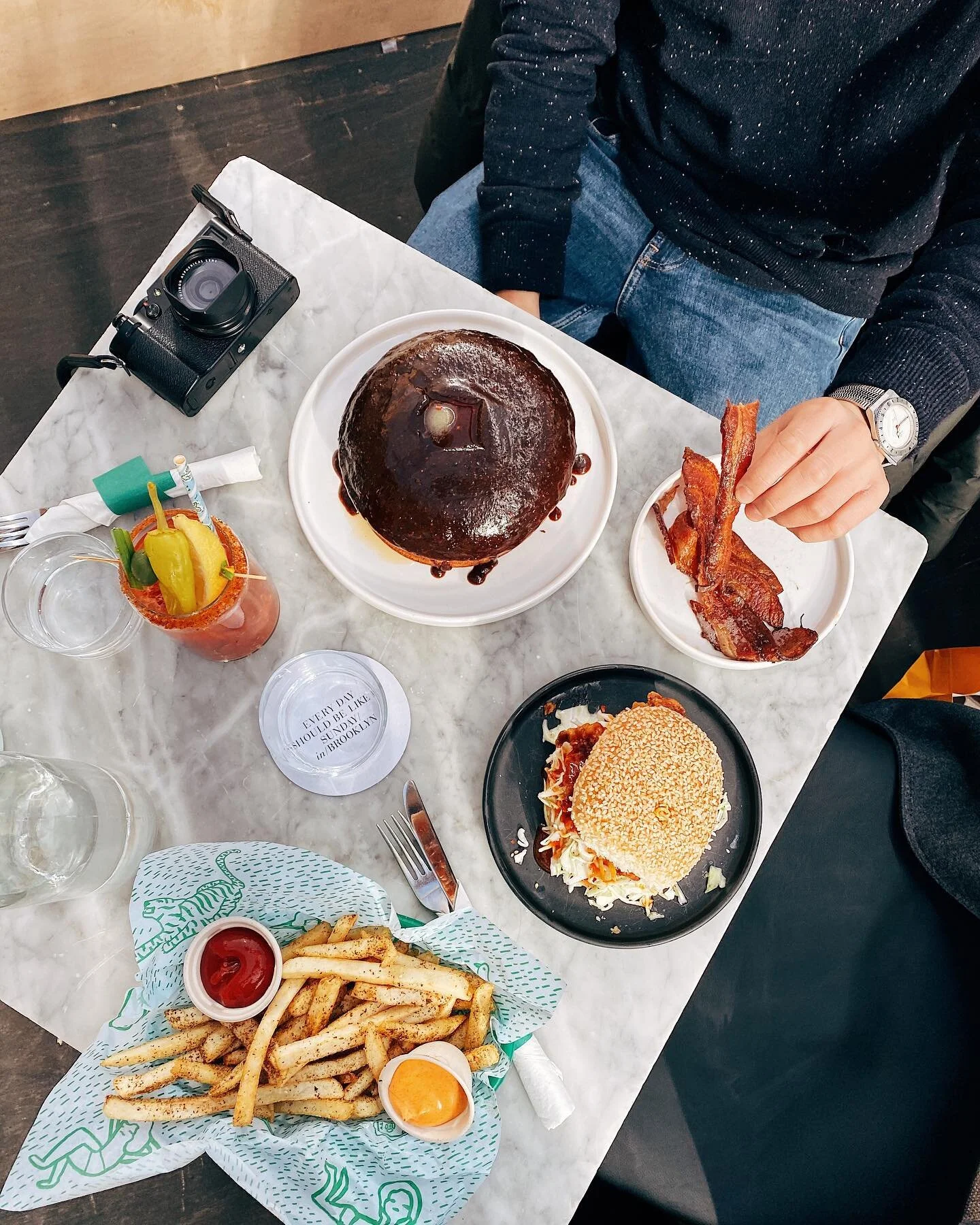 neighborhood strolls + brunch at @sundayinbrooklyn 🥞