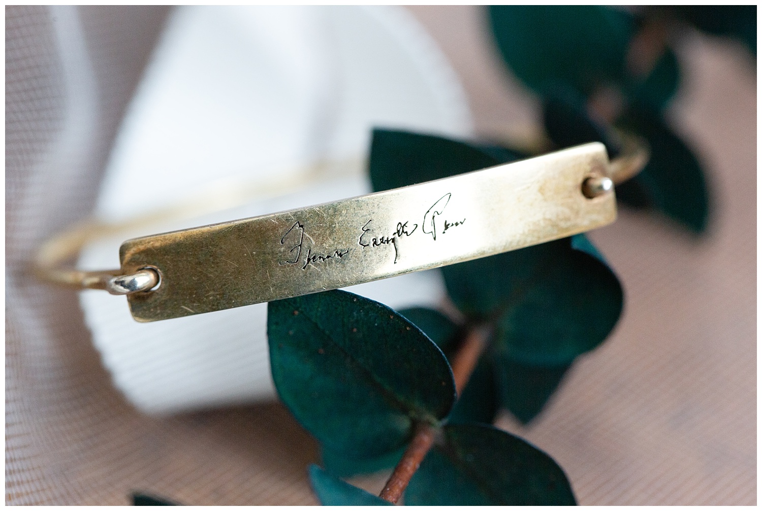 Unique bracelet engraved with the bride’s grandmother’s signature