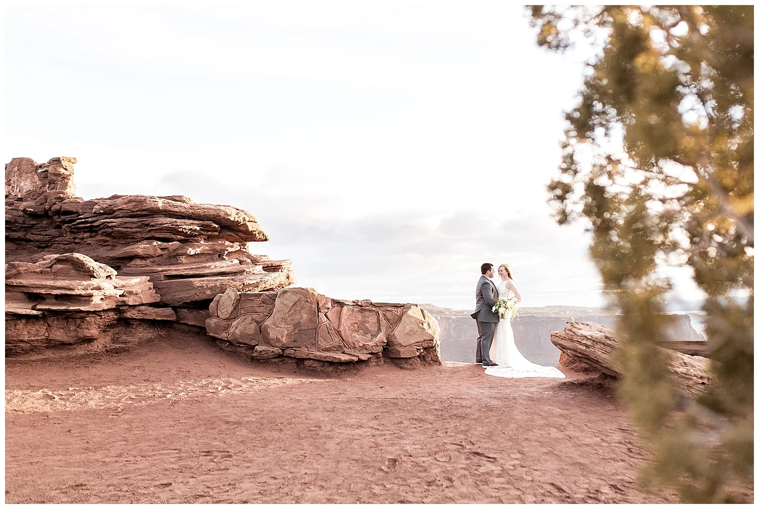 Wedding-at-the-Dillon-Ice-Castles-Colorado_0136.jpg