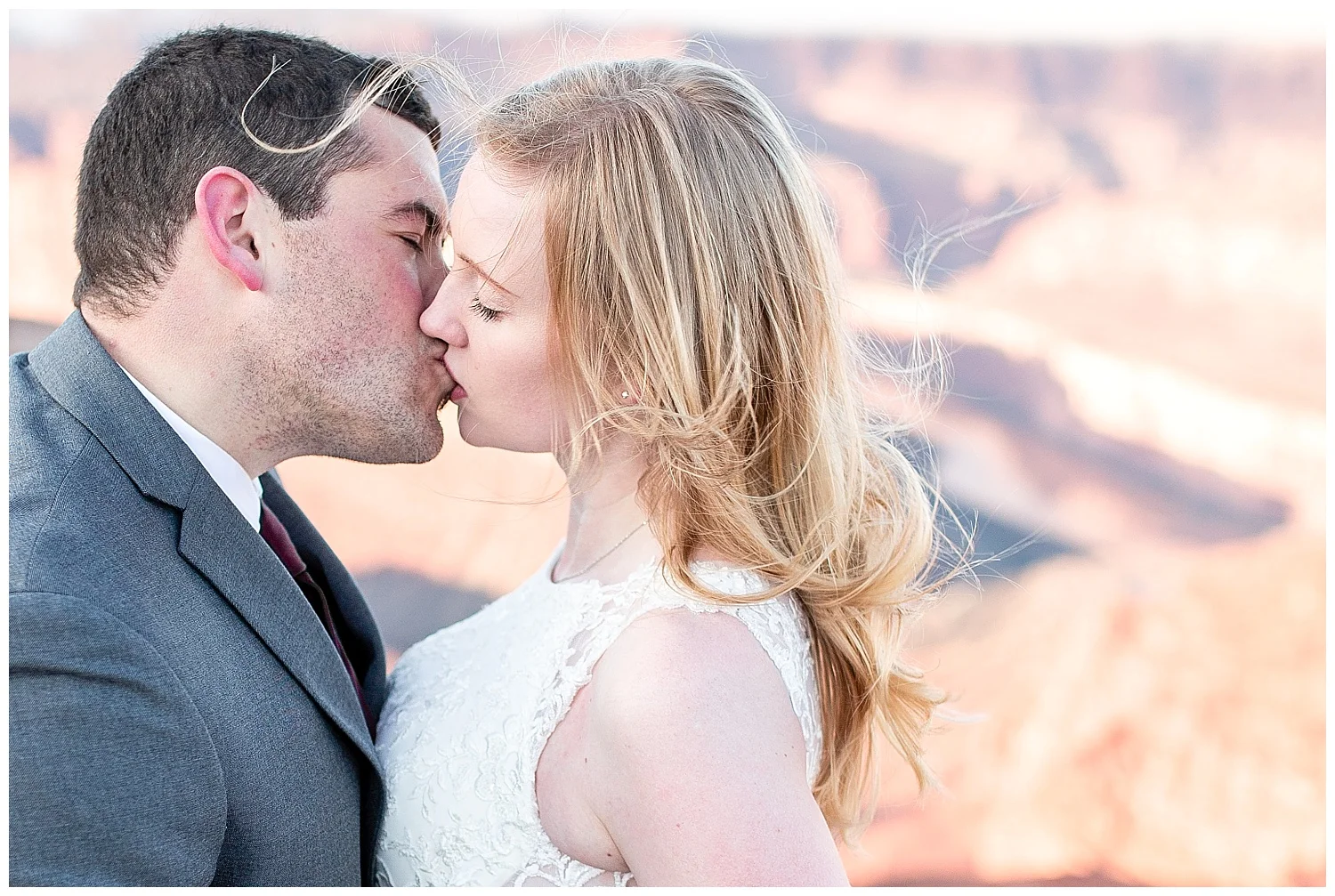 Wedding-at-the-Dillon-Ice-Castles-Colorado_0145.jpg