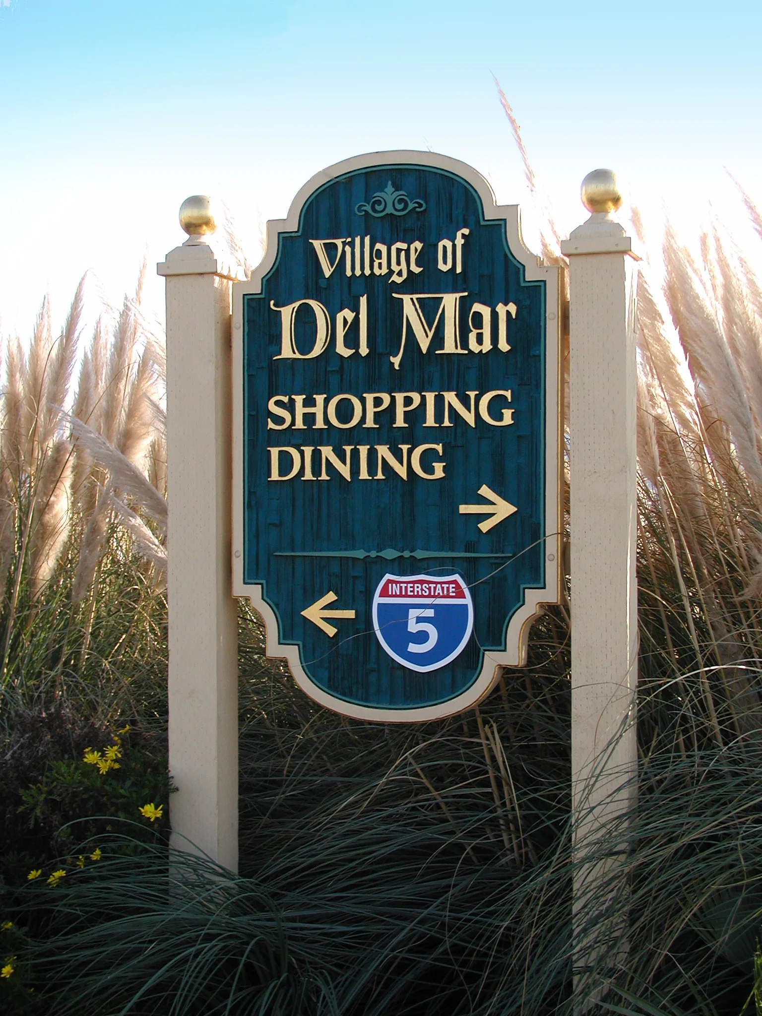 Del Mar welcome sign