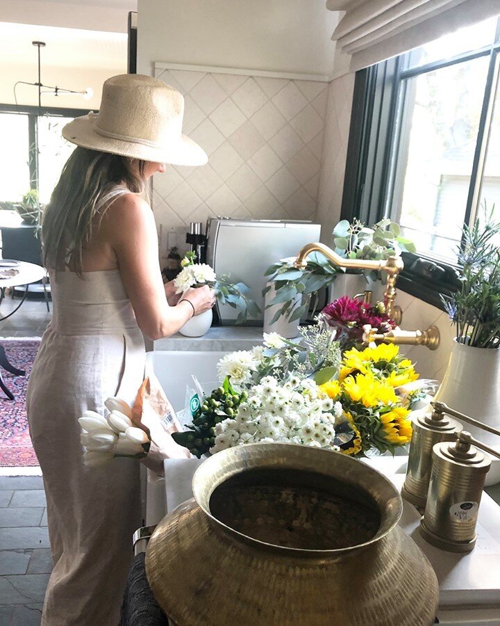 #BTS This is Jennifer, our Project manager, doing her floral styling magic at our #HealdsburgWeekendEscape photo shoot. We like to call her &quot;Summer Jen&quot;. Say hi ! 🌻💛

#FletcherRhodes #FRstyle #InteriorDesign #SonomaInteriorDesigner #WineC