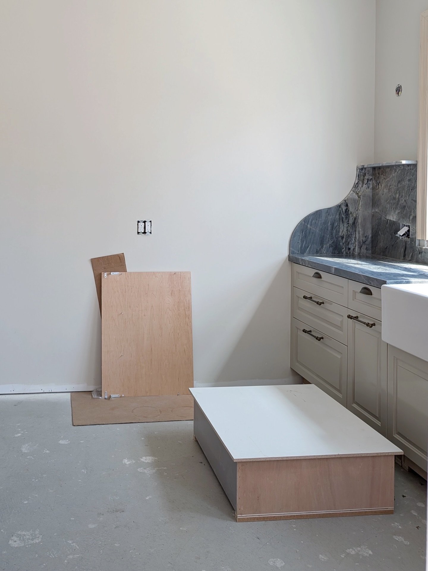 SITE VISIT: Sebastopol Renovation slab installation... eeeeek!!!

#sitevisit #slab #marble #homereno #interior2you