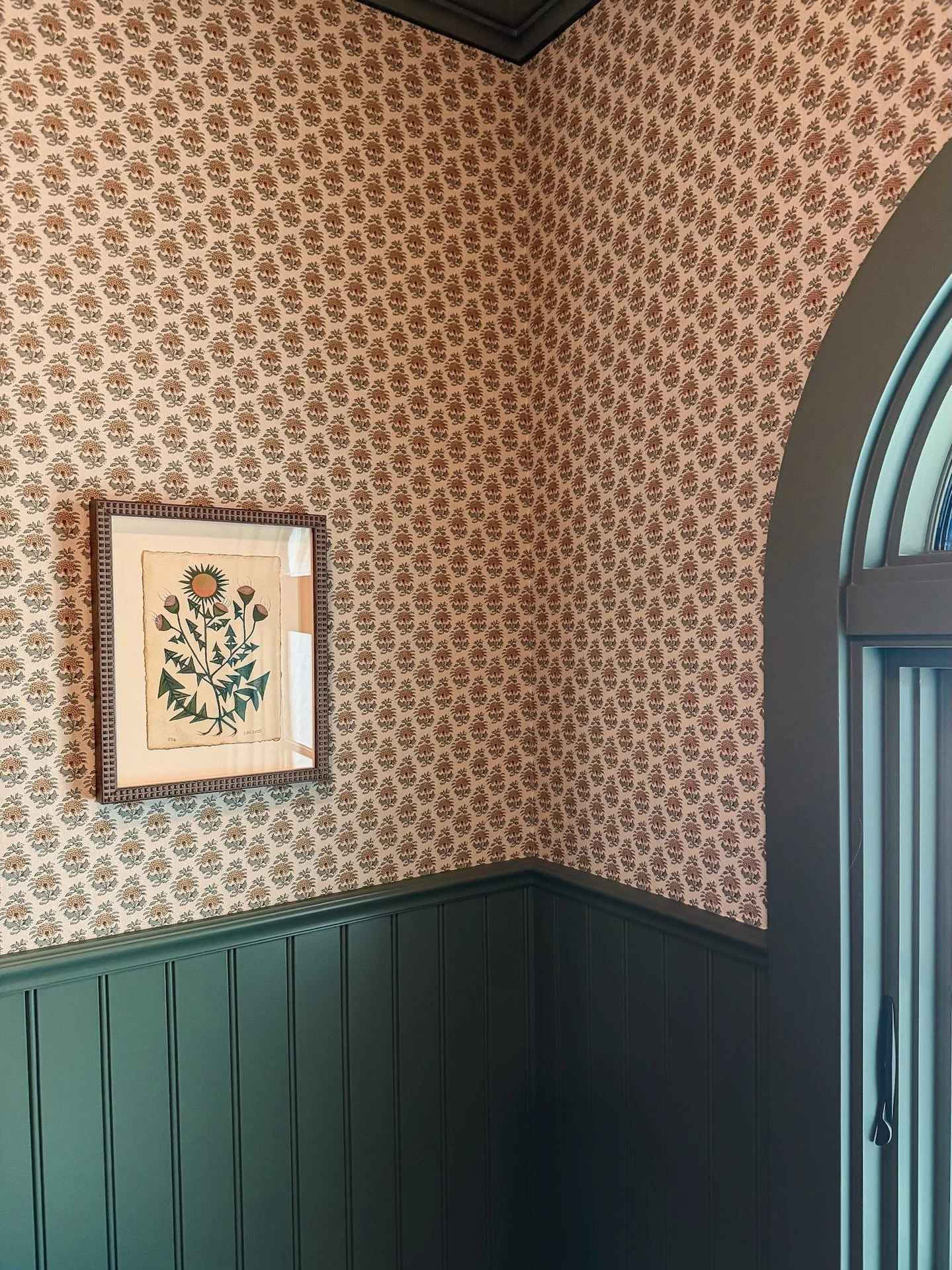 The CUTEST corner in our recently completed Schoolhouse Project. We had so much fun pairing colors and patterns for this whole home&mdash;wait until you see the rest. ✨️⁠
⁠
⁠
-⁠
⁠
⁠
#wallpaper #californiainteriordesigner #homerenovation