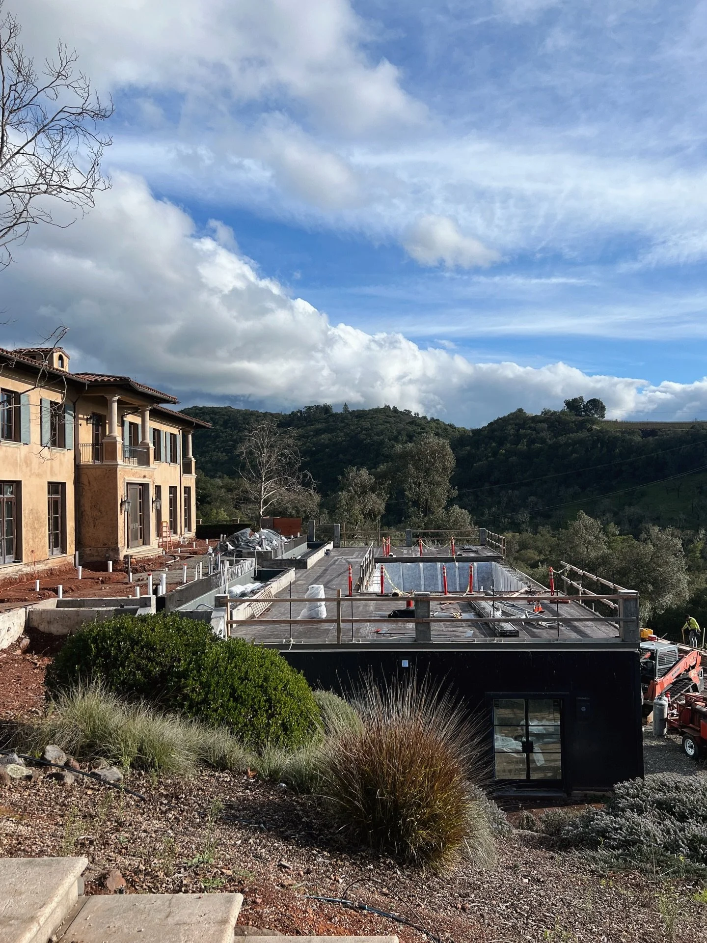 The views! The home! The 🍇vineyard! There&rsquo;s so much to love on-site at our Napa Hilltop Villa, and the project isn&rsquo;t even complete yet. Much more to come soon on this in-progress property. 🙌🏻⁠
⁠
⁠
-⁠
⁠
⁠
#californiainteriordesigner #ho