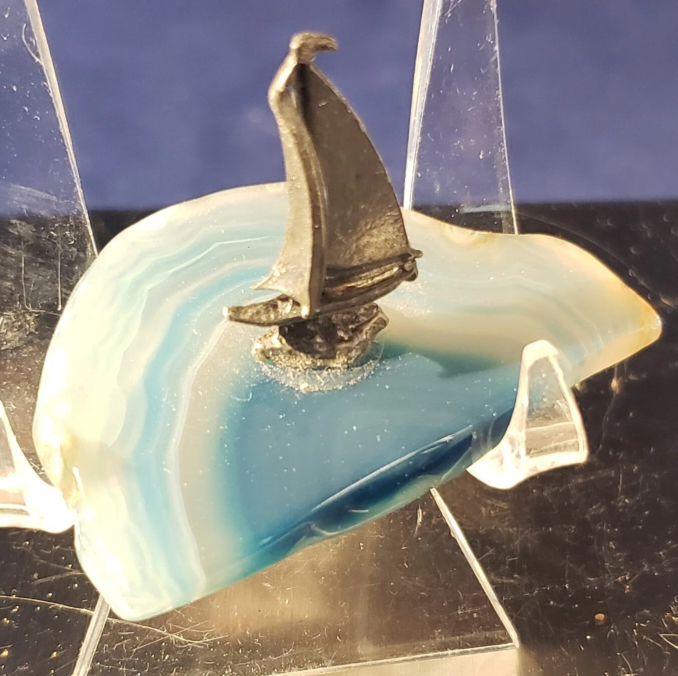 Agate slab with pewter sailboat