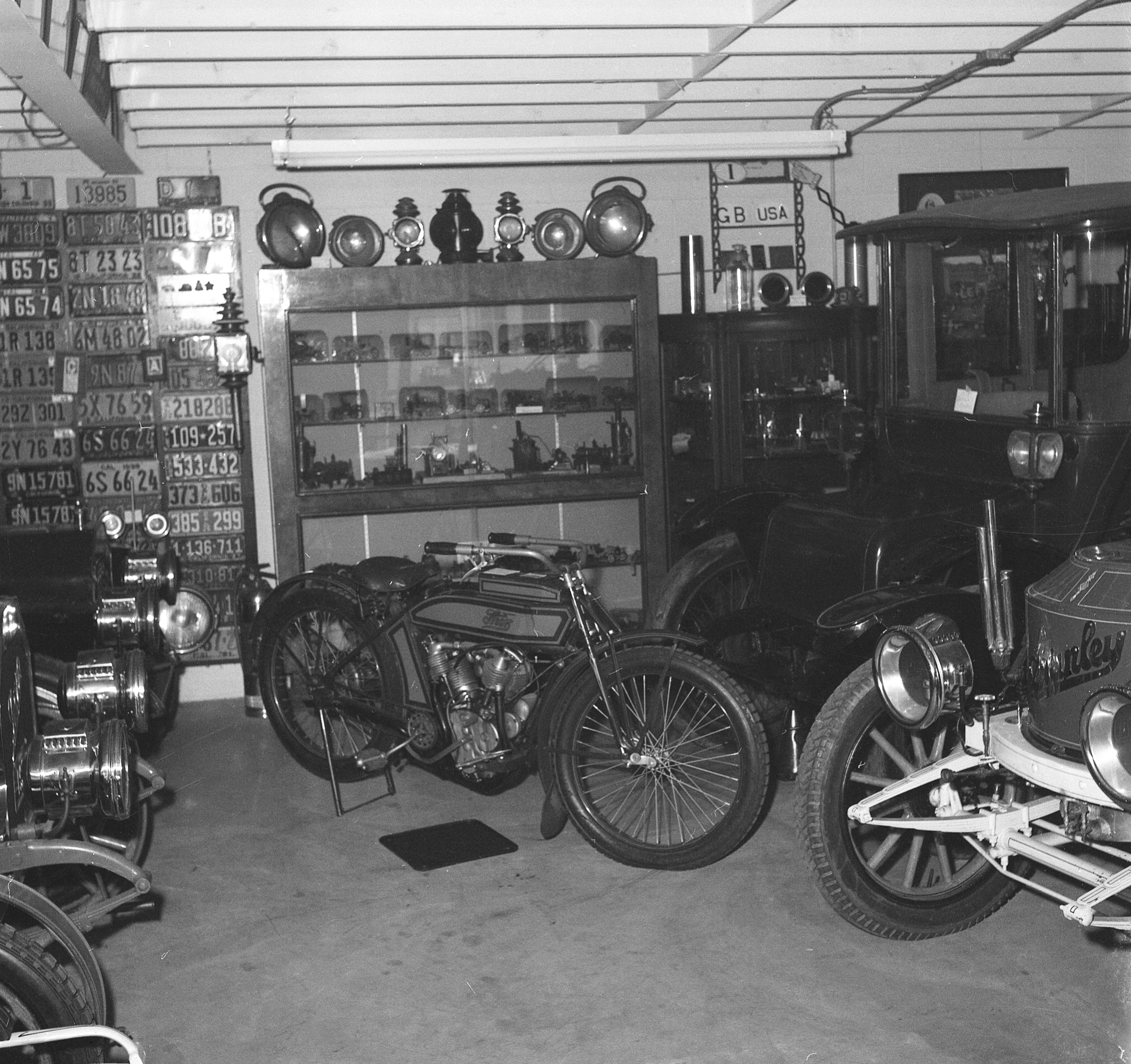 1957 - Ray Nelson's newly constructed Big Garage