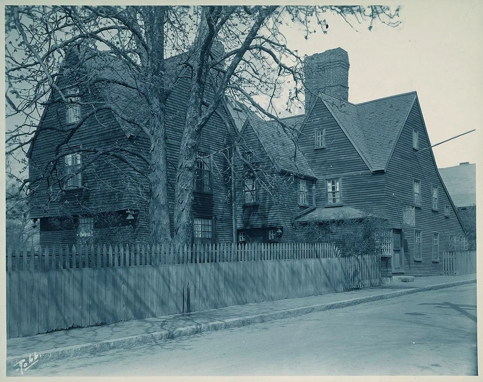 house of seven gables thesis statements