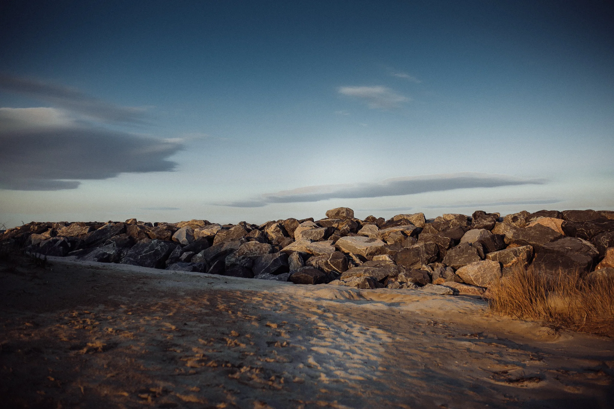 carmenandwatkins.fortmonroe.enagagementsession.rebeccaburtphotography2J8A7229.jpg