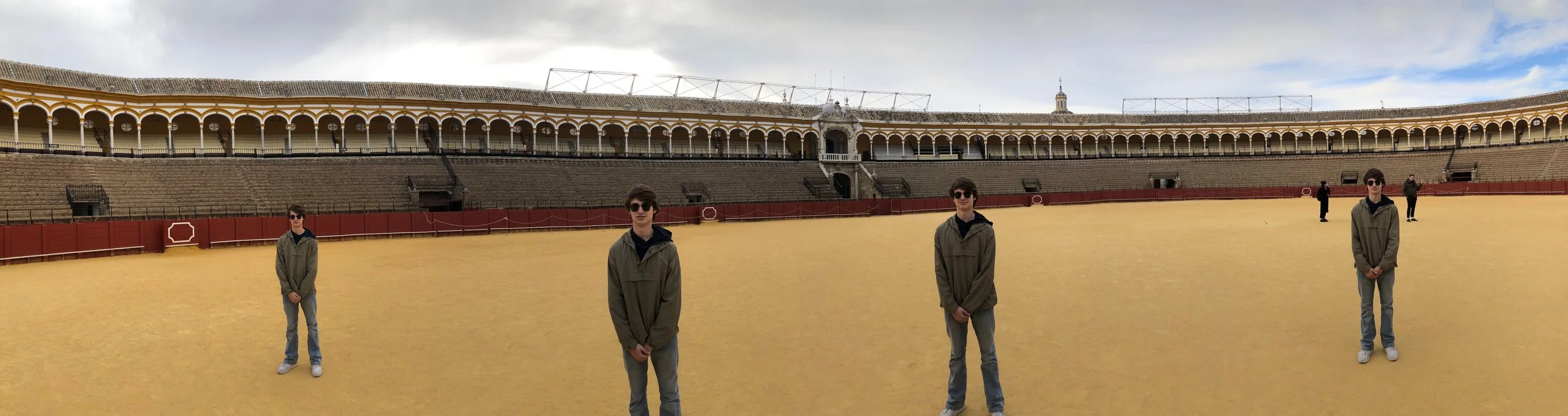 Gregs in La Plaza del Toros.