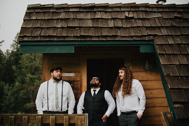 groomsmen hangin&rsquo; on a rainy beautiful wedding day