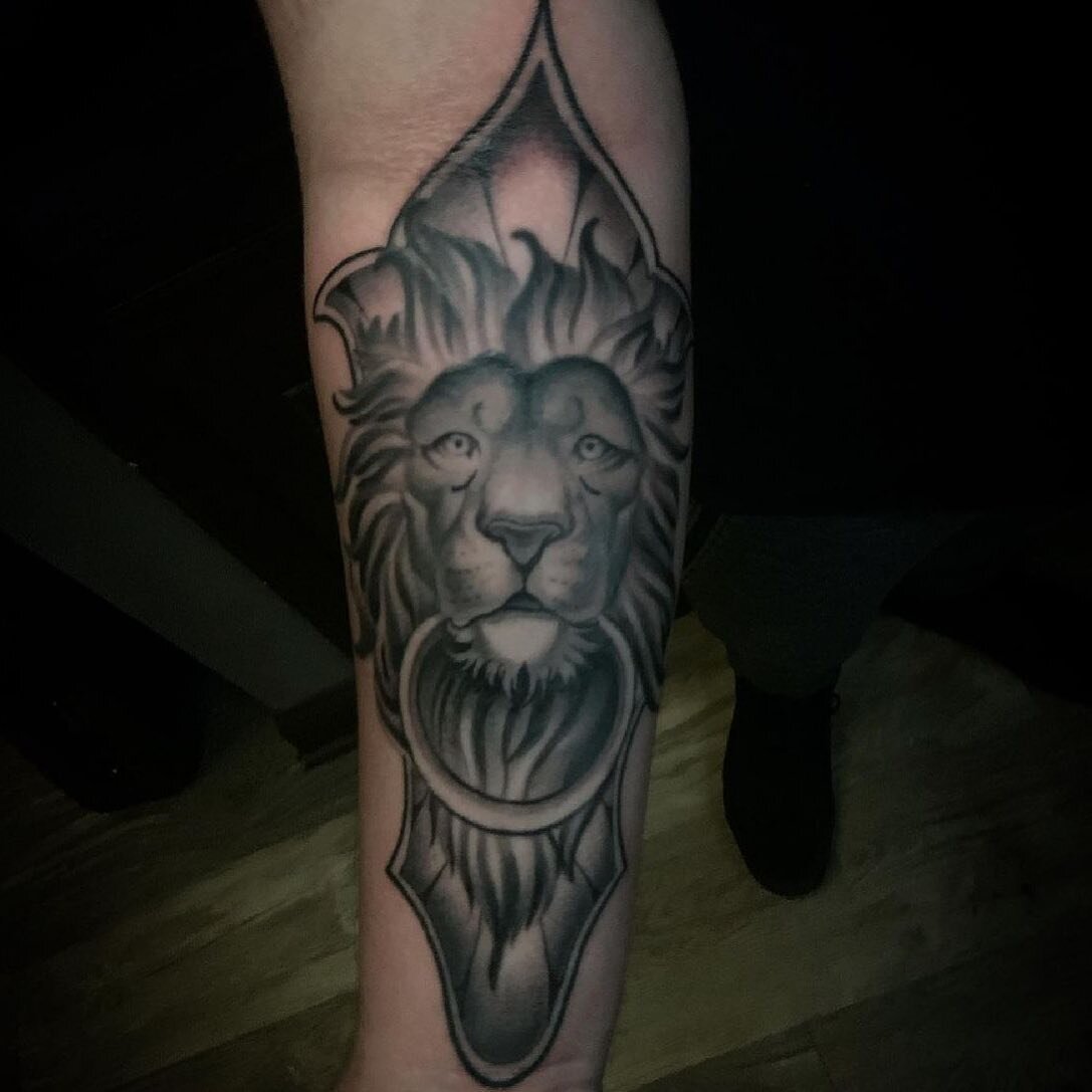 Lion by @joeyjazztattoos ✨ Tag someone who wants a Lion tattoo! #tattoo #njtattoo #njtattooartist #smallbusiness #lion #liontattoo #handsomdevil #handsomedeviltattoo #handsomedeviltattooco #handsomedeviltattoocompany