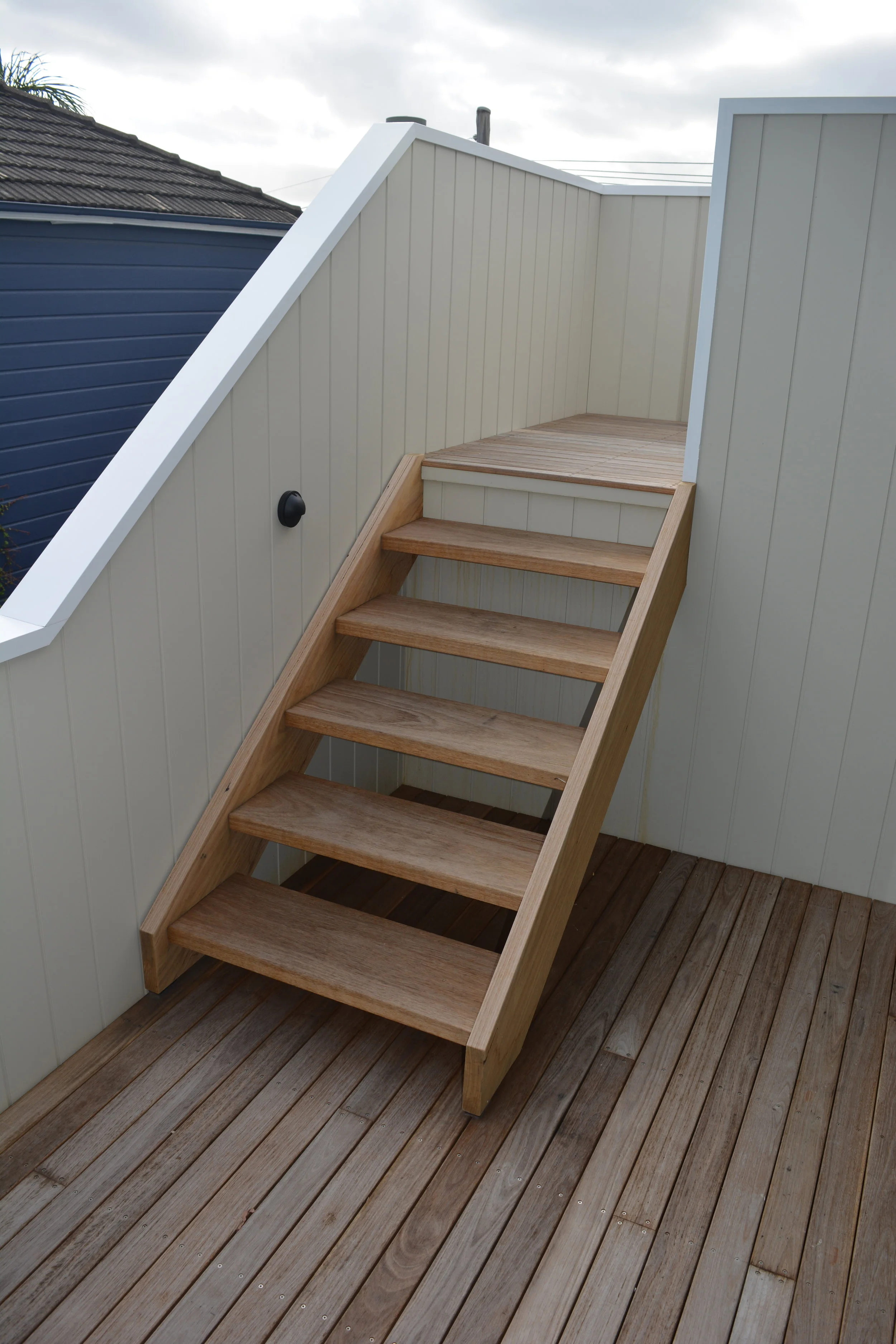 Tallow wood deck spotted gum stair .JPG