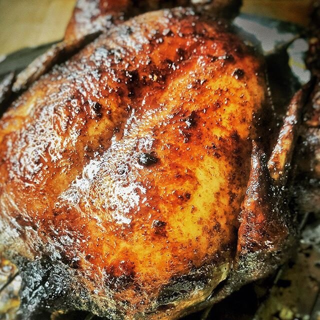 Dinner is ready. Simple chicken run and super aromatic glaze.
The rub is, salt, pepper, paprika, onion powder, garlic powder and ground turmeric. And the glaze is, soya sauce, garlic, bay leaves, apple vinegar, sugar and chilli.
You could tell the di