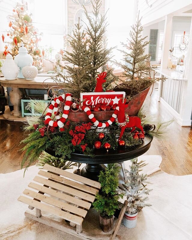 Wow can you believe next week this time the whirlwind will be over!?! I still feel like I&rsquo;m just getting started 🤣😂 there&rsquo;s so many more space I could have fit more decorations Lol! On our entry table I used fresh trees  and faux greene