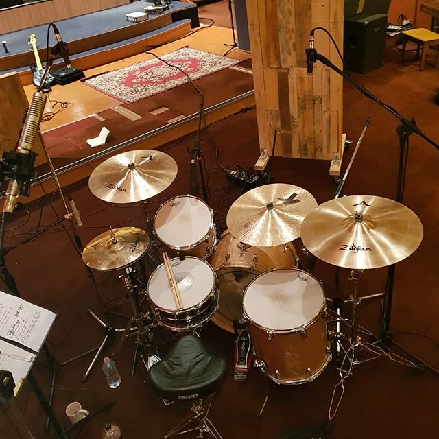 @tom_crosby's setup for @mathew999's EP &mdash; big big BIG drum sounds
