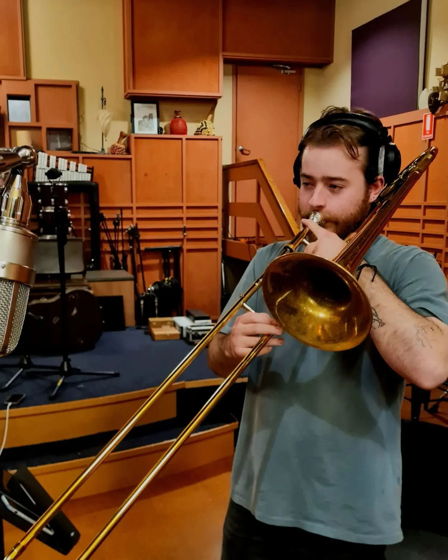 Another week, another record! Things have been real fun over here lately.
Featuring:
@wbmorley
@singular__jame 
@edmund_black_ 
@jacksonmack0
Everyone had really nice-looking instruments, so some photogs of them too why not 
Check out Jackson's wi