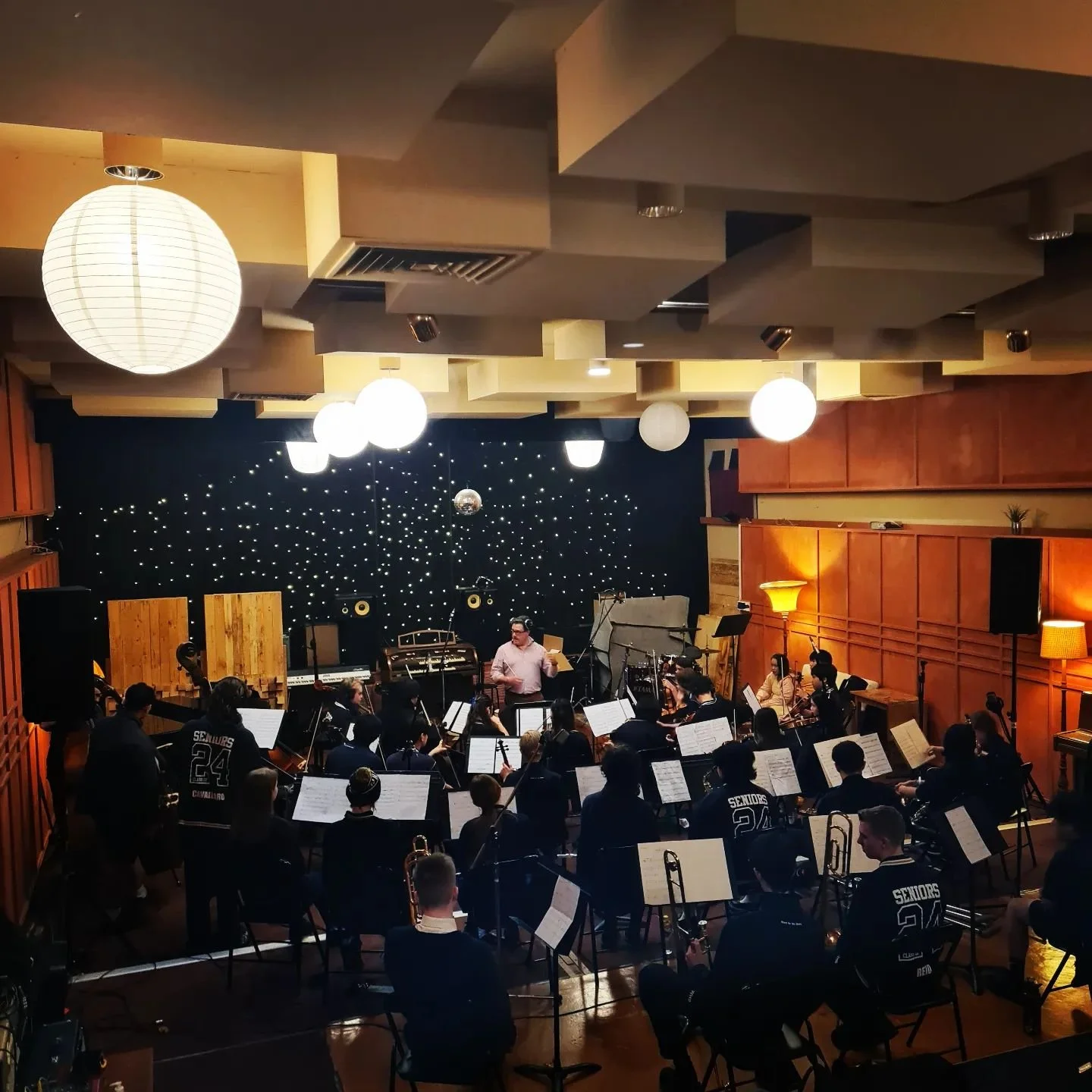 We had the pleasure of hosting @woodvillehigh last week.
It was a proper 2 day session, layering choir parts to create the sound of 100 voices on day 1, then soloists, and adding the orchestra on day 2. It sounds massive!
What an amazing bunch of y