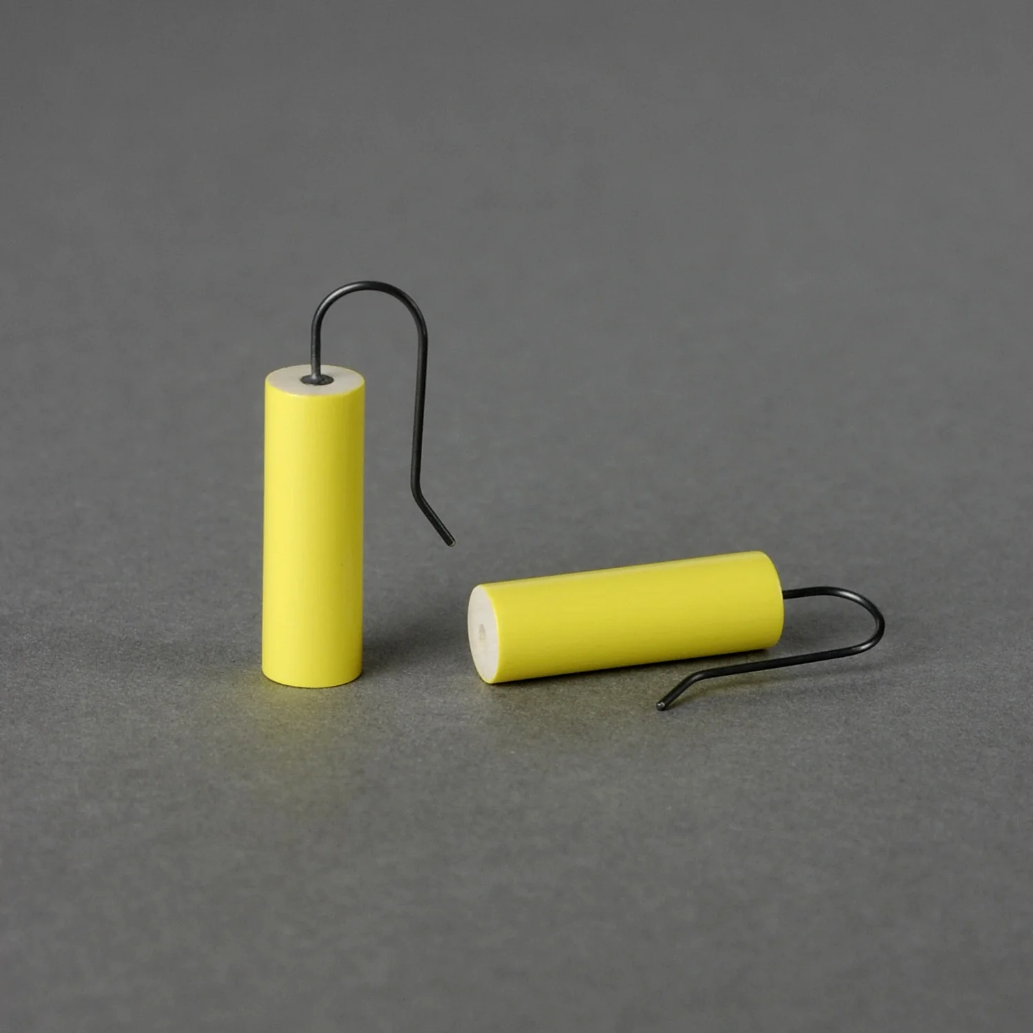 WebCyclinderDropYellowOxiGrey.jpg