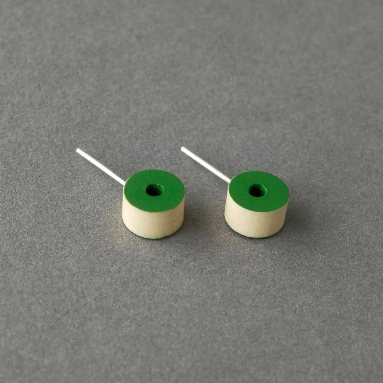 WebDoughnutGreenFace45Grey.jpg