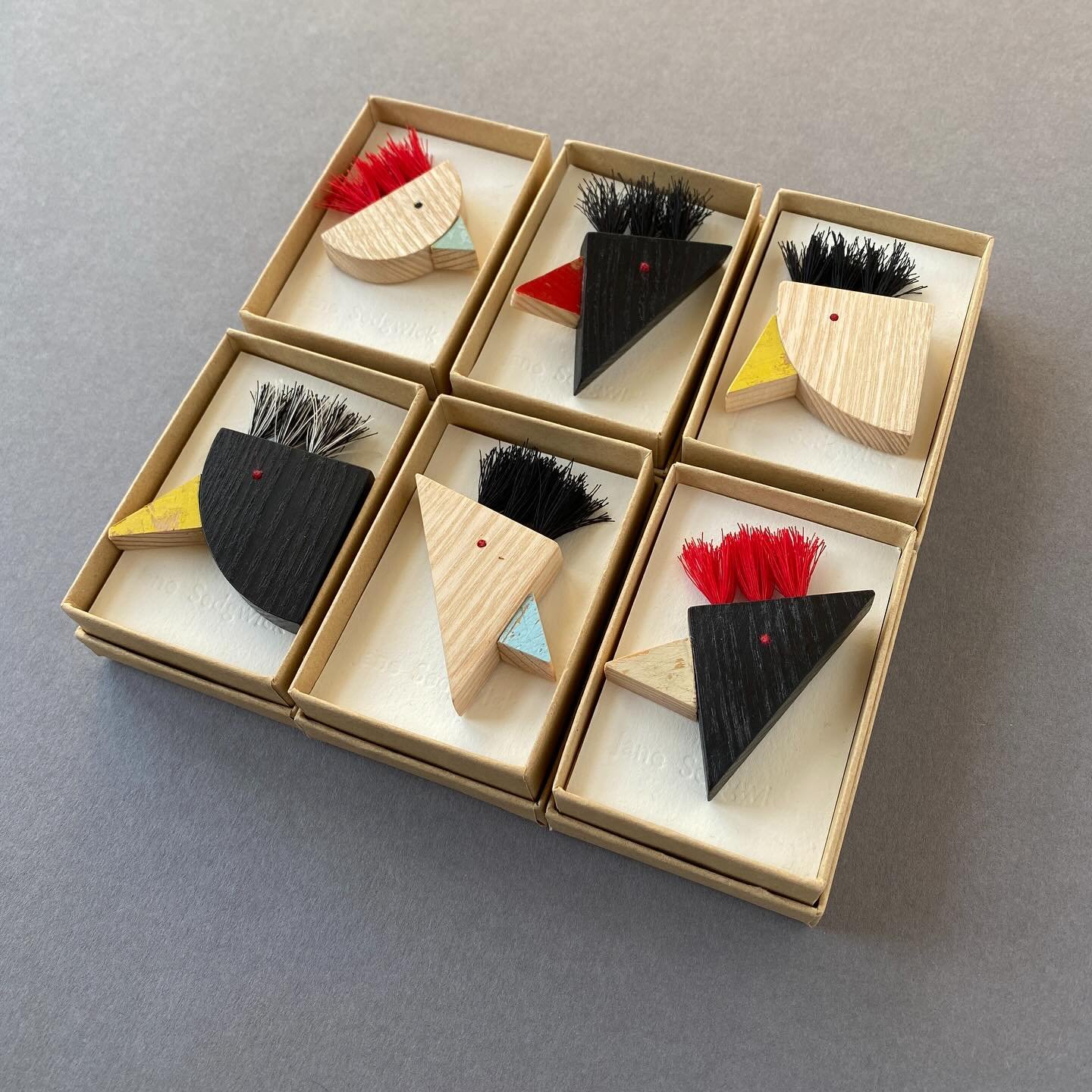 A small flock of my crested bird pins are currently roosting at David Parr House, Cambridge. 

A link to their online shop is in my bio ;-)