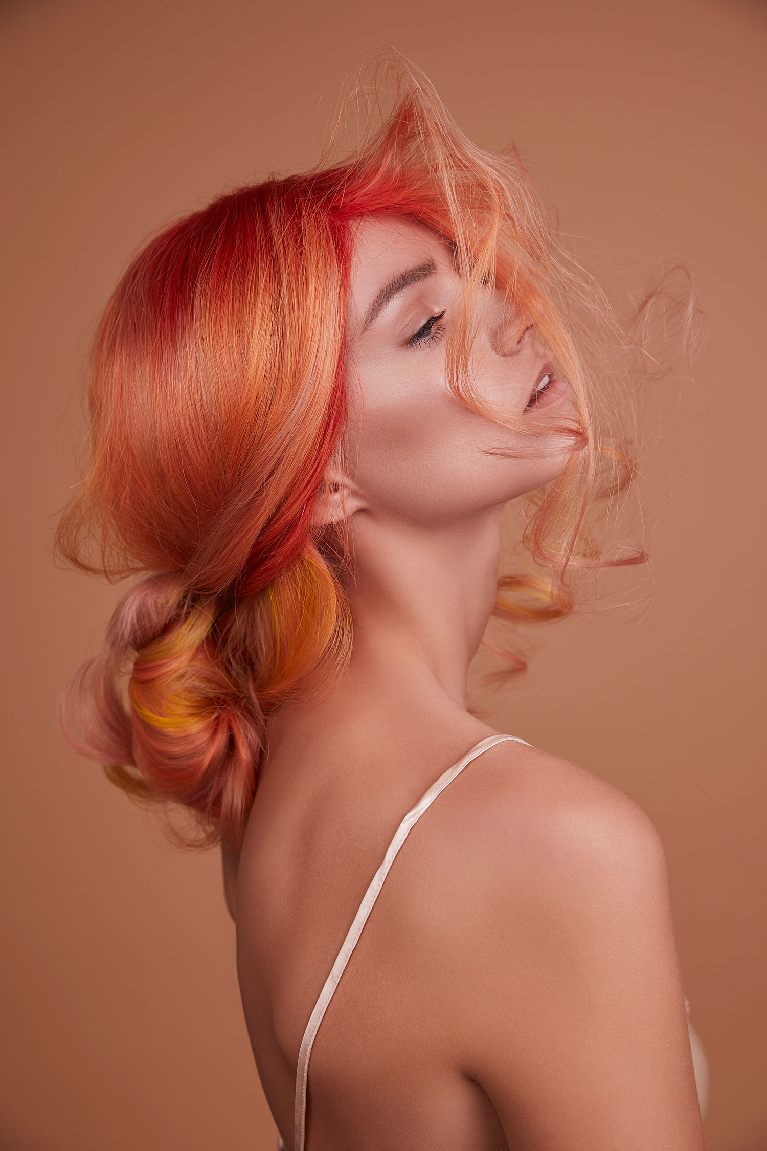pantone+colour+of+the+year+hairdresser+living+coral+peach+pastel+farbe+wien+balayage+farbspezialist+ahda+austrian+award+lizzy+lemon+ginger+wien+1060+friseur+makeup+felix+rachor.jpeg