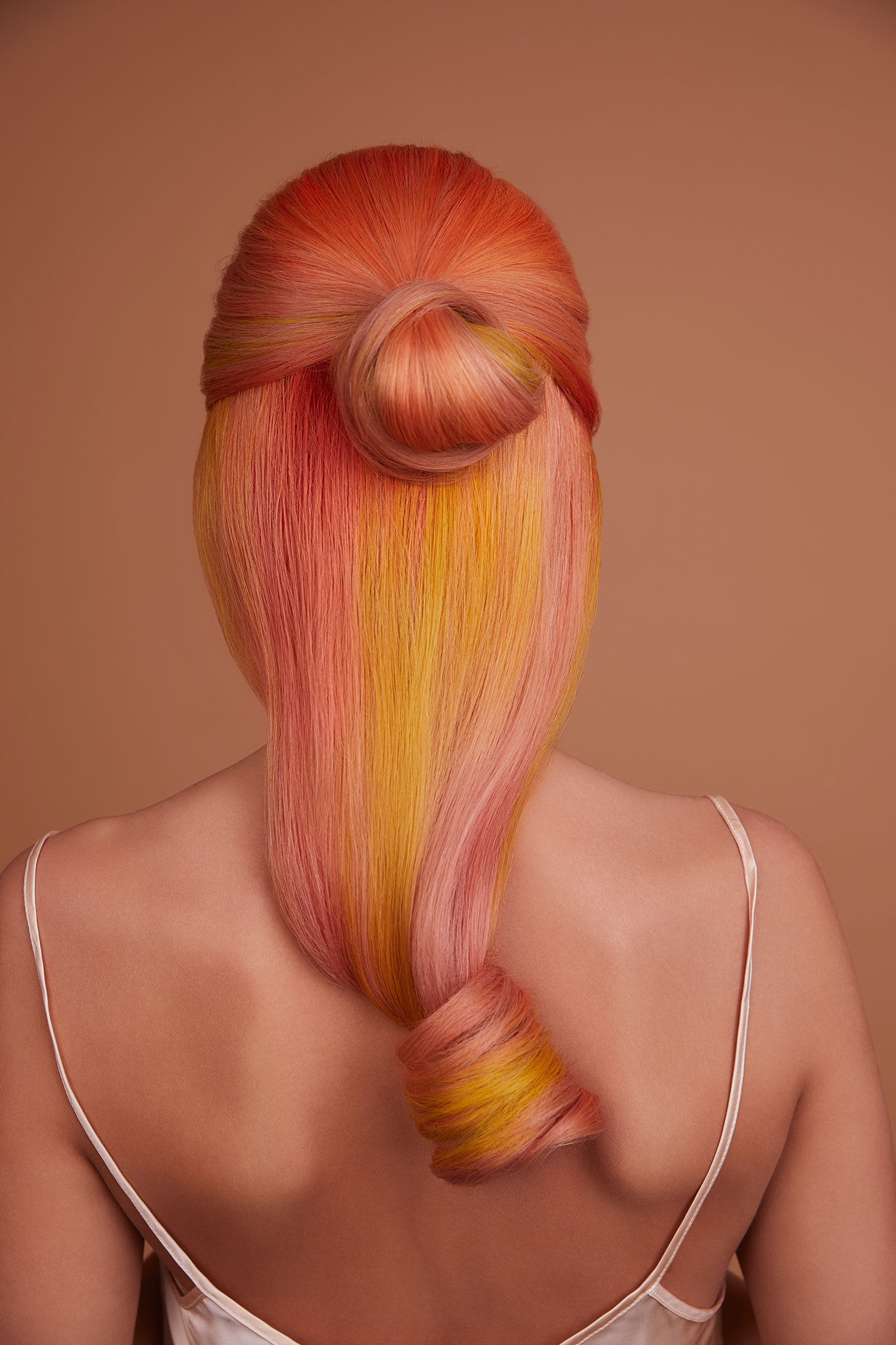 pantone+colour+of+the+year+hairdresser+living+coral+peach+pastel+farbe+wien+balayage+farbspezialist+ahda+austrian+award+lizzy+lemon+ginger+wien+1060+friseur+instagram+influencer.jpeg