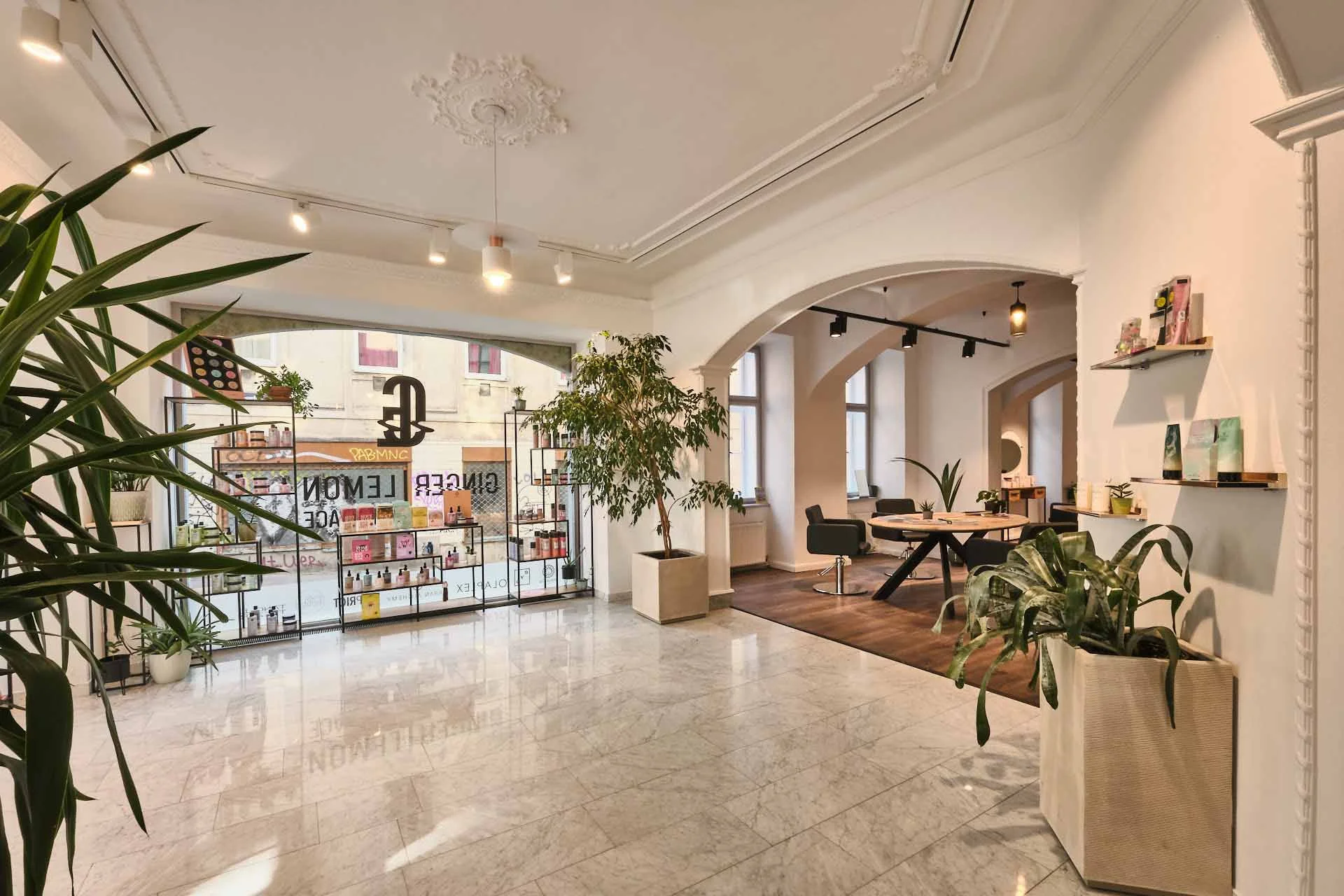 shop+webshop+friseurshop+zubehoer+tangle+teezer+gingerlemon+urbanalchemy+newflag+olaplex+6+5+4+3+1060+wien+interior+design.jpg