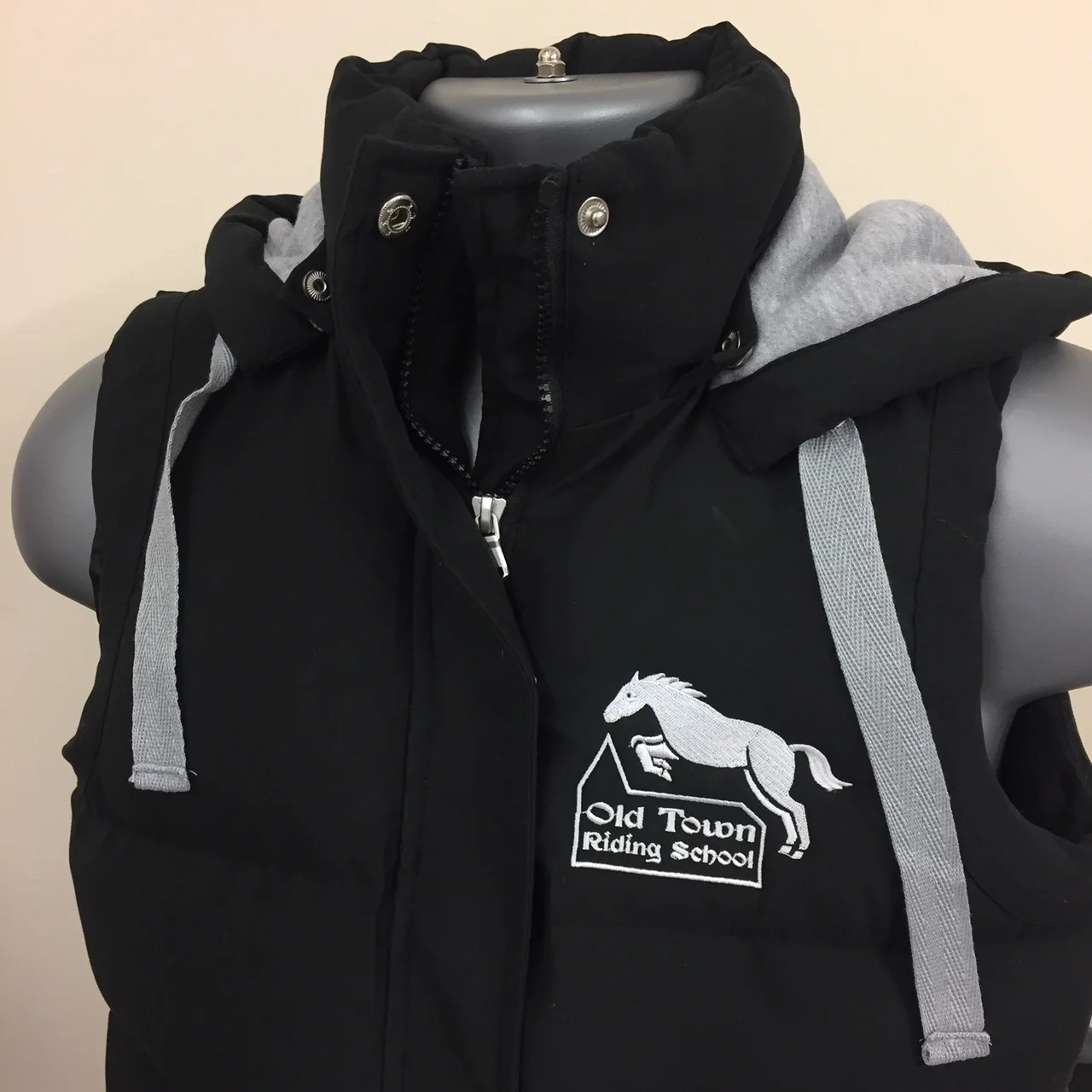 personalised_padded_gilet_with_detachable_hood_tplequestrian.JPG