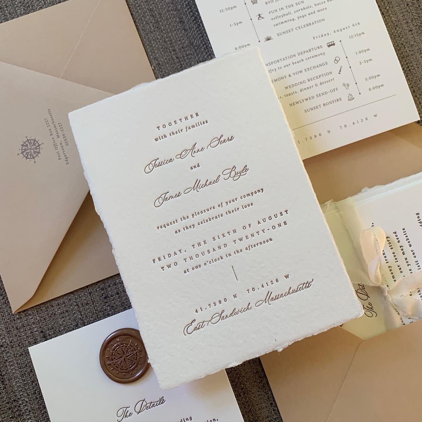 😍 the details in this Cape Cod invitation suite!