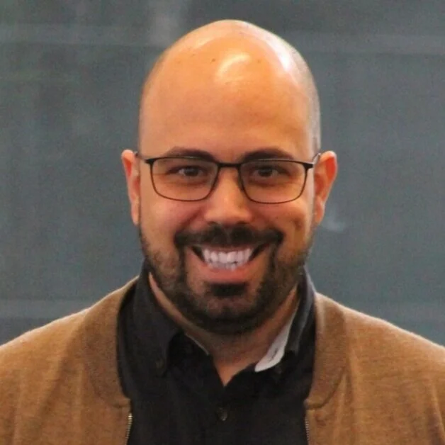 João Ribeiro "The Portuguese Business Techie" Business technology consultant at GroupM. Lecturer in innovation and entrepreneurship at UiB. Curious software engineer with a huge passion for design, creativity and all that makes us human. Digital transformation giant working in the intersection between business, tech and design!
