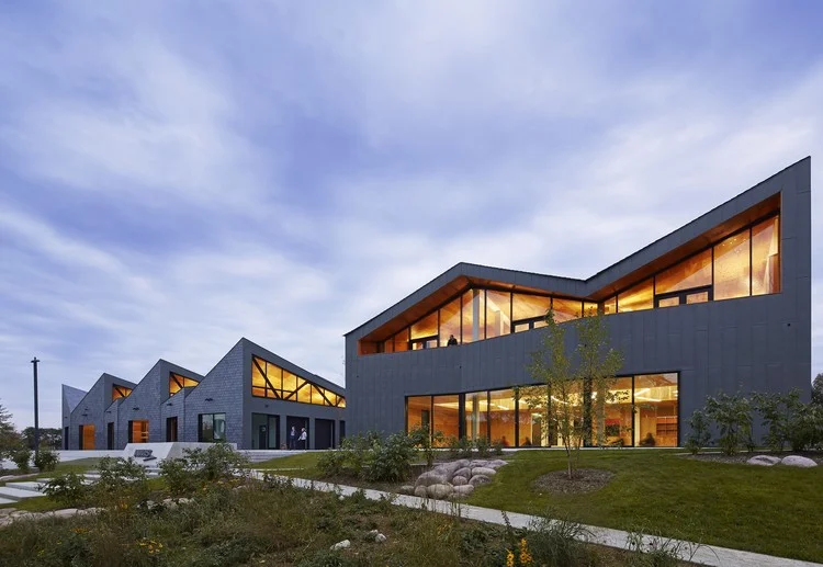 The Modern Boathouse Location: Lakeview Seated Capacity: 150 Saturday Price: $3,450