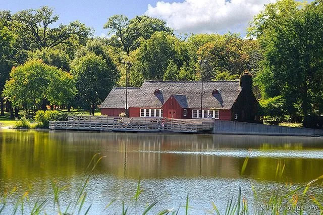 The classic boathouse Location: Chicago suburbs Seated Capacity: 120 Saturday Price: $1,960