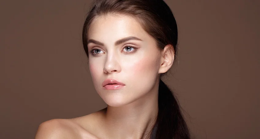 Beauty Clinic: Please explain strobing to me?