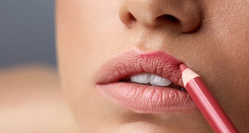 Make-up tips for partially sighted teen