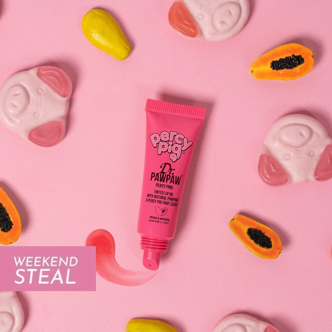 Beauty Bible Weekend Steal: @dr.pawpaw Percy Pig Tinted Lip Oil 💖🐷✨

There is nothing not to love about this, if you&rsquo;re a fan of M&amp;S&rsquo;s Percy Pig. (And statistically that means pretty much everyone, doesn&rsquo;t it?)

This M&amp;S e