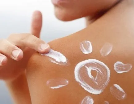 ☀️ Sunscreen labels - what do they really mean? 

Confused by SPF numbers, UVA stars, and all those little symbols? You&rsquo;re not alone - most people are! 🫣

✅ SPF = UVB protection (think sunburn)
✅ Stars or UVA circle = deeper ray protection (th