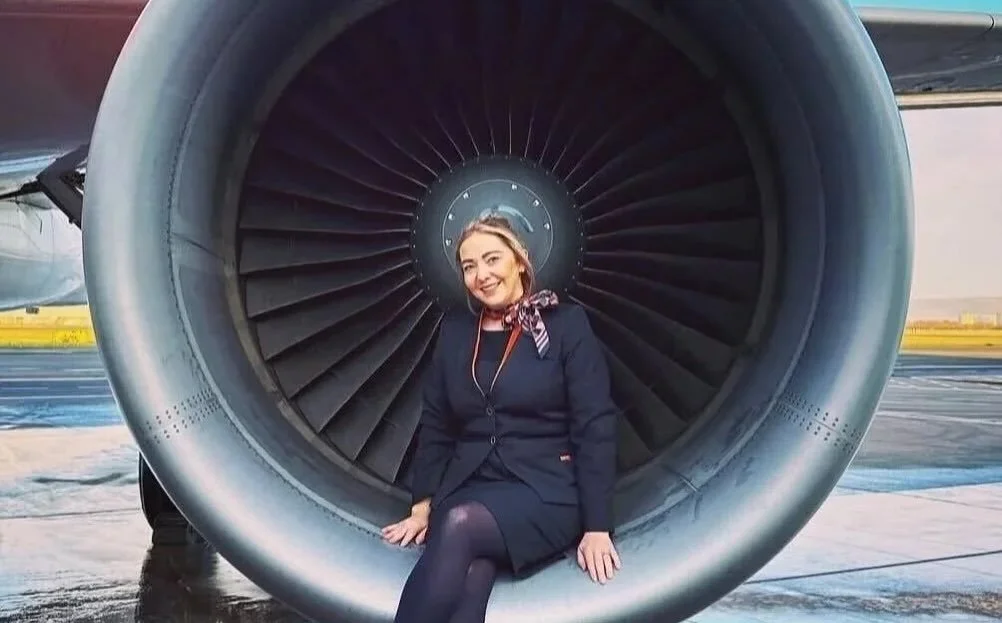 Up, up and away: a flight attendant&rsquo;s insider travel wisdom ✈️

We&rsquo;ve often looked at flight attendants and thought, &lsquo;How do they do it? Stay looking calm, polished and generally rather flawless, at 37,000 feet. More than that: we k