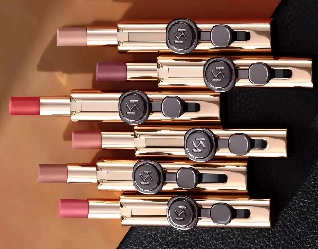 🪄 🌟 Fab Find of the Week: @kikomilano One Magic Touch Lip Stylo 👄 ✨

Honestly, THE cleverest make-up item we&rsquo;ve seen in many a long year. 

Because KIKO Milano One Magic Touch Lip Stylo is the first truly one-handed lipstick we&rsquo;ve ever
