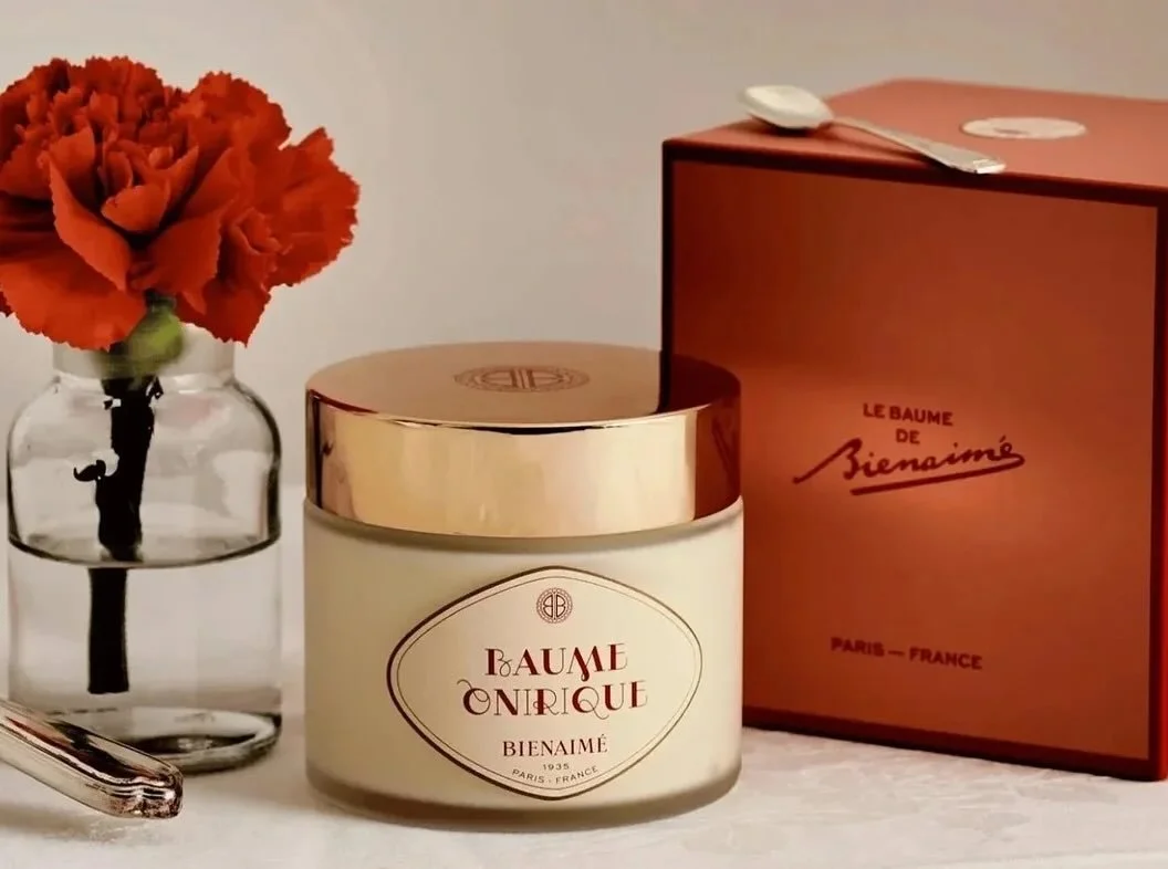 🍂 Jo Fairley is obsessed with her latest beauty finds - from indulgent creams to clever make-up. Here&rsquo;s what&rsquo;s on her dressing table:

✨ @bienaime_1935 Vermeil Baume Onrique &amp; Hand Cream &ndash; Rose, violet, iris &amp; white musk in
