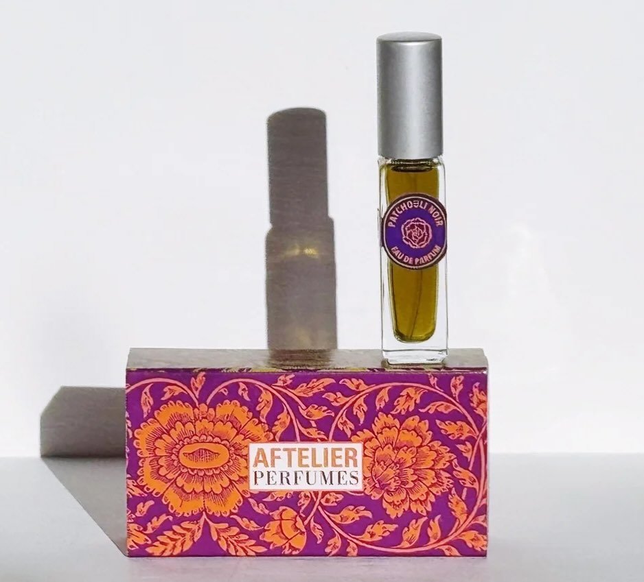 Jo&rsquo;s Scent Notes: @aftelierperfume Patchouli Noir (featuring 100-year-old patchouli...!) 🌿✨

In this week&rsquo;s Scent Notes, Jo dives nose-first into Patchouli Noir by Mandy Aftel - a dark, daring natural fragrance with a red-velvet, smoke-h