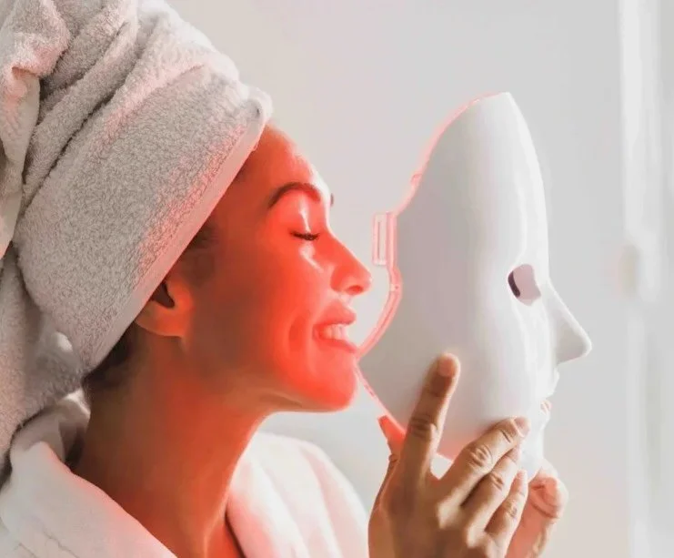 Sarah&rsquo;s Health Notes: Decoding LED Face Masks 💡

Long before LED masks became a beauty trend, light therapy was already rooted in science - in 1903, Niels Finsen won a Nobel Prize for phototherapy.

Today&rsquo;s LED masks use red, blue and ne