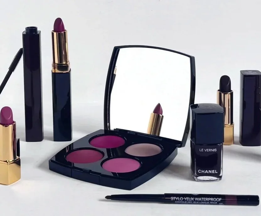 Fab Find of the Week: @chanelofficial Rouge Noir Collection ✨

We reckon that Jo is probably the only journalist who was at the original 1995 launch of CHANEL Rouge Noir Le Vernis who happens to be writing about that iconic polish again today, at the