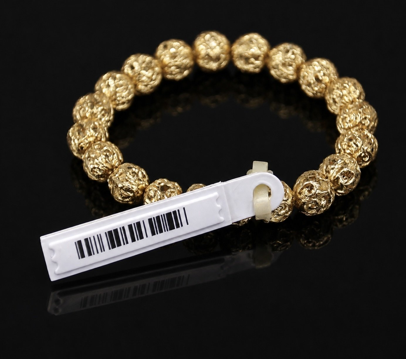 AM-Hang-tag-on-bracelet.jpg