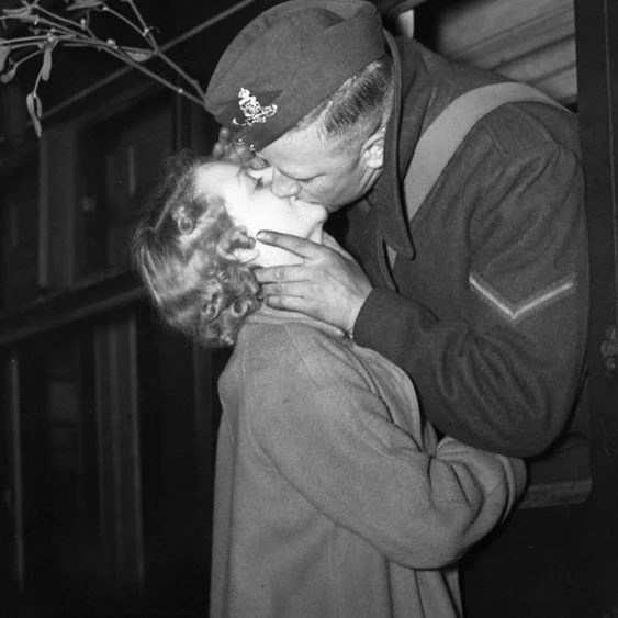 army+kiss.jpg