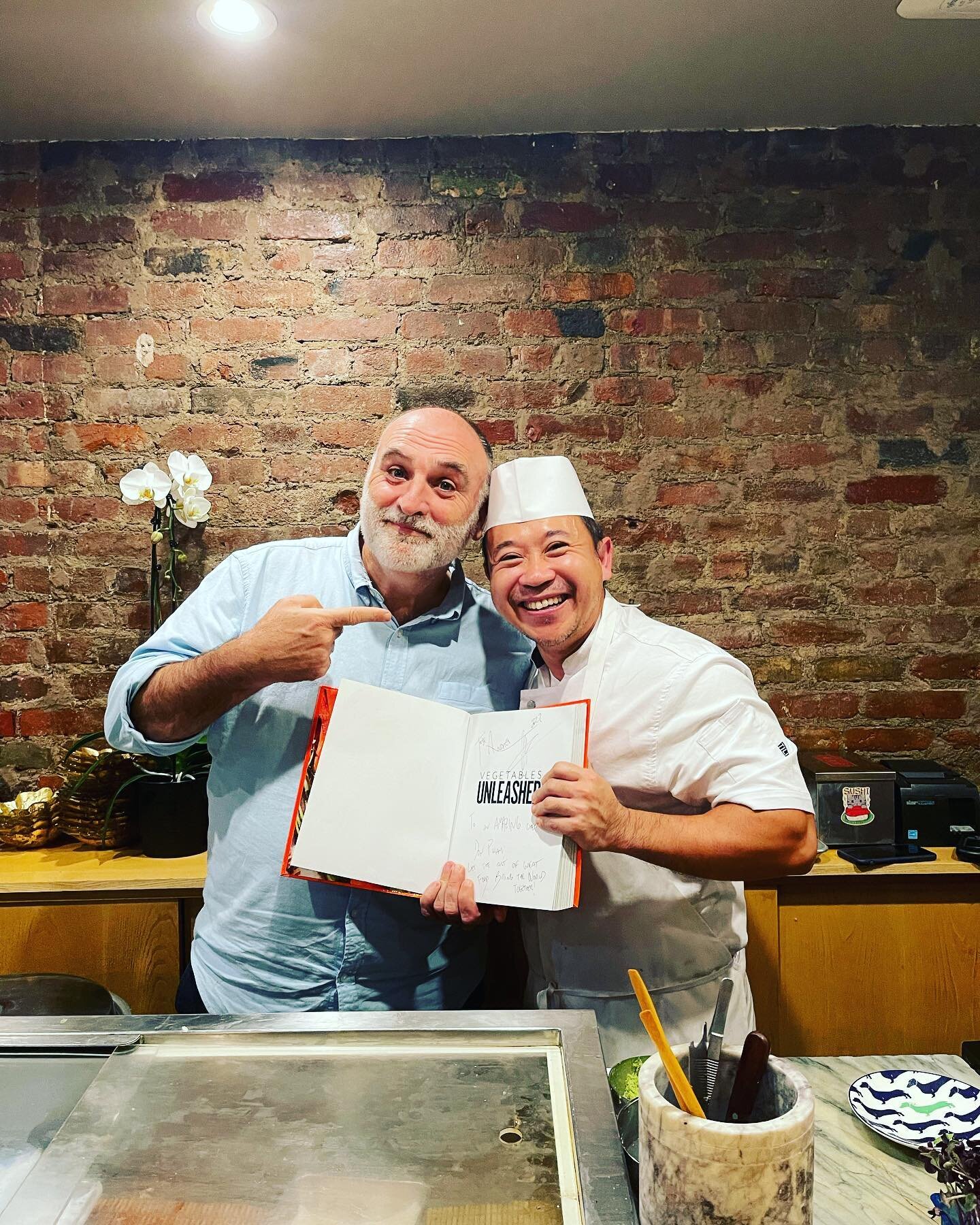 ❤️It was such an honor for us to have Chef Jos&eacute; Andr&eacute;s &amp; family dined with us . Always so much respects and admiration 👏🎉🎊❤️. Chef Jos&eacute; Andr&eacute;s @chefjoseandres and James Beard award-winning writer Matt Goulding, &ldq